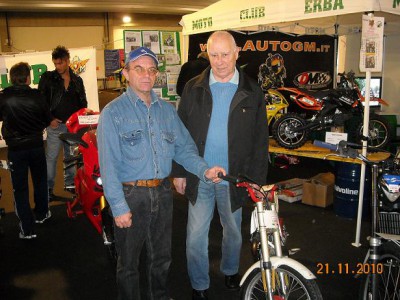 Qui alla fiera &quot;Youg&quot; orienta il tuo futuro dove avevamo fatto uno stand motoclub nel novembre 2010 dove Rossi era rimasto contento della nostra iniziativa.....