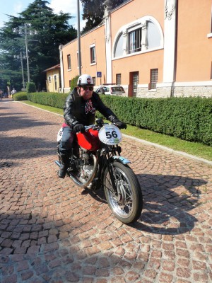 Passoni con la sua Gilera dove partecipava nel gruppo 3